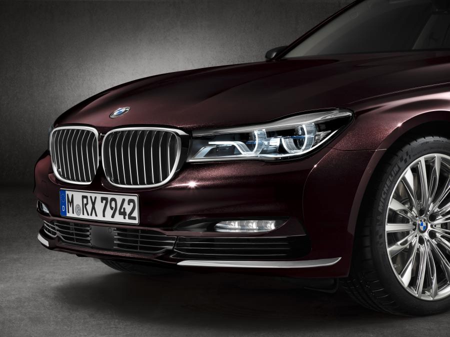 Детали экстерьера BMW M760Li xDrive V12 Excellence (G12) 2017 года  (WW) (фото 8 из 40)